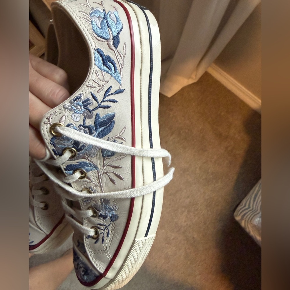 Embroidered White and Blue Floral Sneakers - Picture 6 of 8
